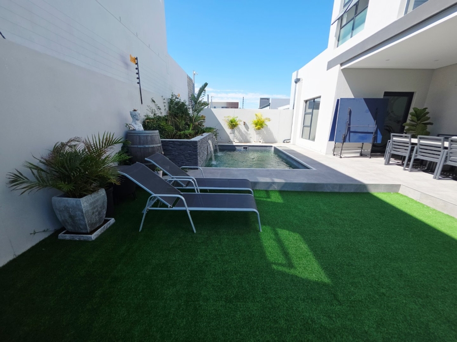 5 Bedroom Property for Sale in Sandown Western Cape